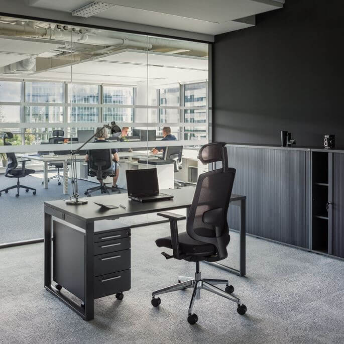 Fauteuil de bureau moderne avec appui-tête et assise noirs Rosaly